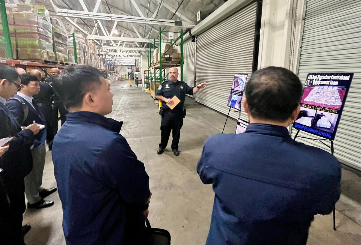 Last week we worked with @CBPLosAngeles and @HSILosAngeles to exchange best practices on risk management, container security, and cargo inspections with General Department of Vietnam Customs officials who were in Los Angeles as part of an @INLState funded study visit.