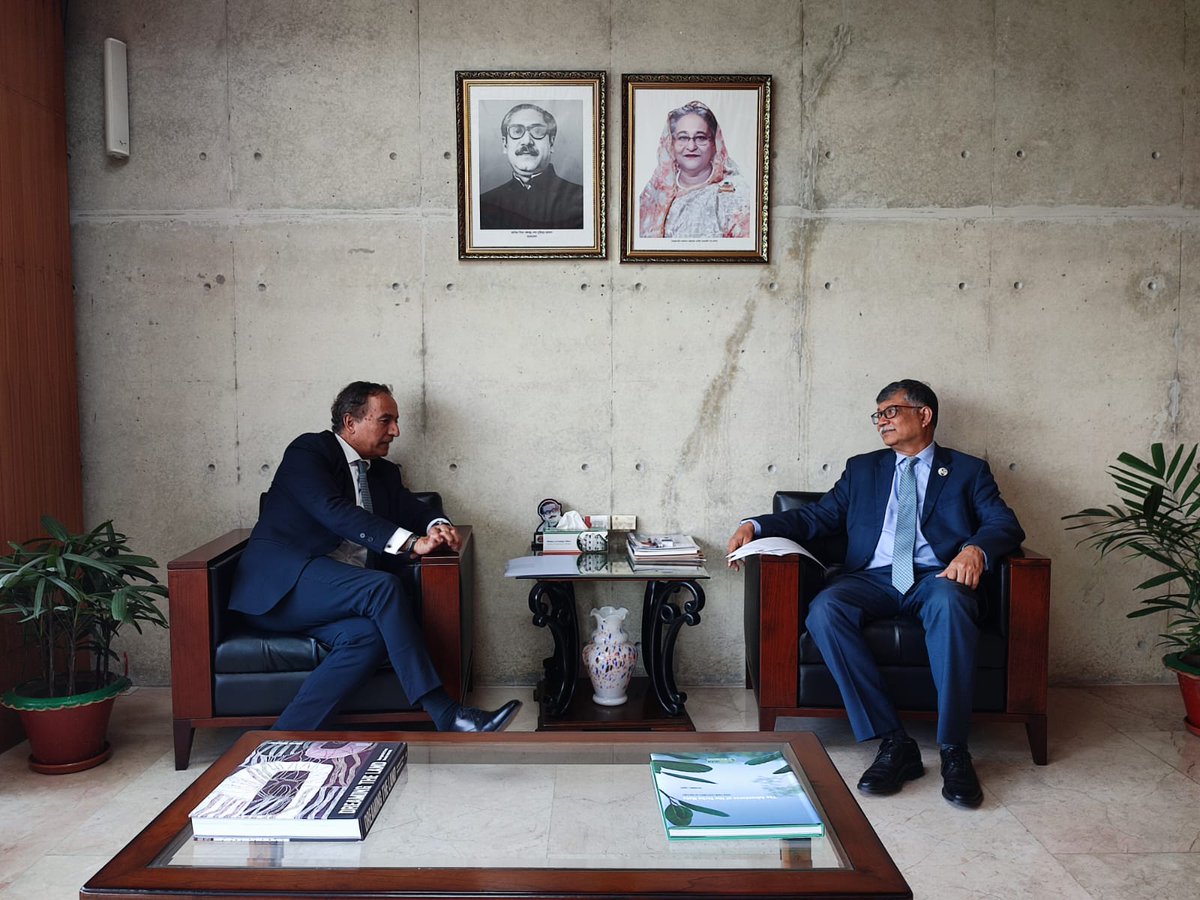 New Amb-designate of Portugal to 🇧🇩 Mr. João Ribeiro de Almeida called on FS this afternoon at MOFA. Both sides appreciated the existing bilateral relations & discussed collaboration in trade & investment, connectivity, renewable energy, & cooperation in multilateral fora.