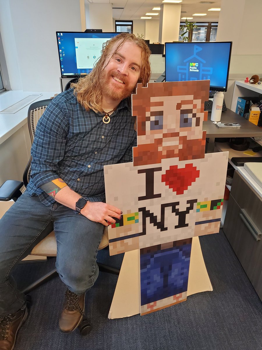 So great to finally visit my friend @seanmarnold at his downtown @CSforALL @NYCSchools office! We got to discuss ideas for helping more schools across the city get access to app development opportunities with @MADLearn 🥳 Featured below: Sean and Minecraft Sean 😎