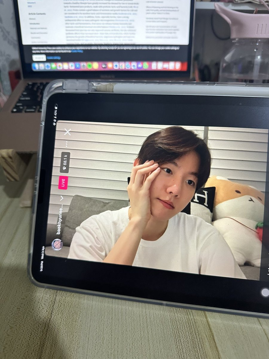 kyoongiewify's tweet image. my work can wait #priorityfirst