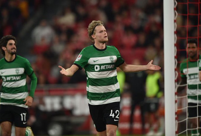 Viktor #Gyökeres gets a lot of deserved highlights in this #SportingCP team, but quietly & highly efficiently Morten #Hjulmand goes about his work all over the pitch, even popping up with the odd goal here & there. Full marks to scouting team. He has been a masterstroke signing.