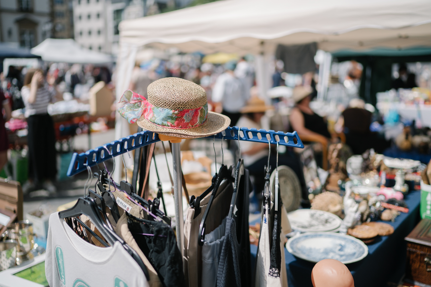 Calling all bargain hunters! Come check out the first flea market of the season this Sunday at the Place Guillaume II from 10:00 -17:00. 🔍🕰️ 🔗 More info: ow.ly/Akez50R6fLp