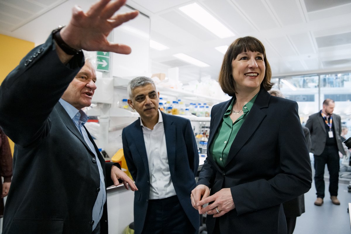 The next Labour government will work with @SadiqKhan to boost economic growth, create jobs, and unlock even more of London's potential. Inspiring to see some of that happening already @TheCrick today.