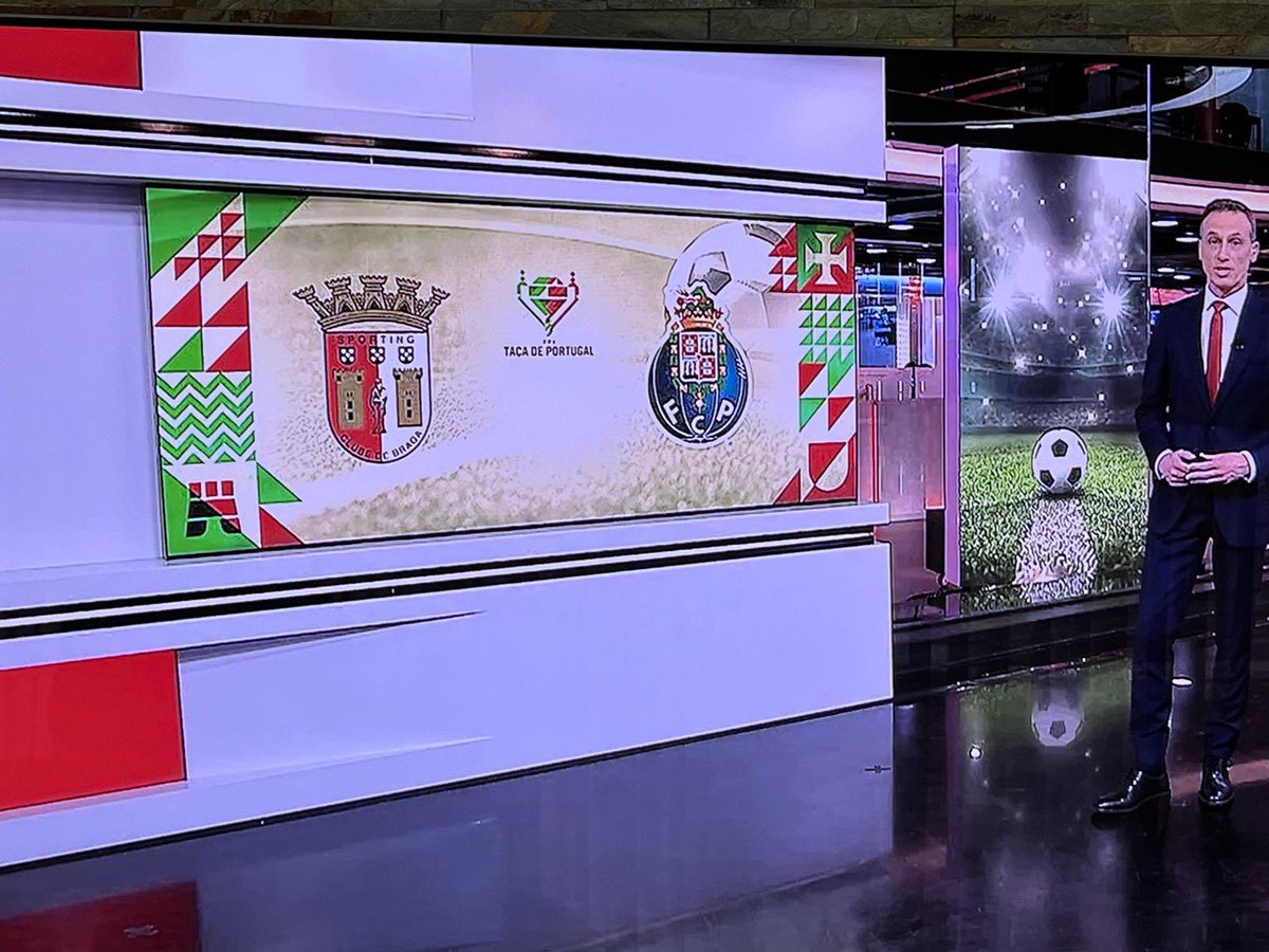Já não é a primeira vez, nem a segunda, que erram no símbolo de um clube centenário que merece muito mais respeito da vossa parte. Gostava mesmo de saber como é possível alguém que se diz profissional confundir dois símbolos tão diferentes.É possível serem assim tão burros? <a href="/tvi/">TVI</a>