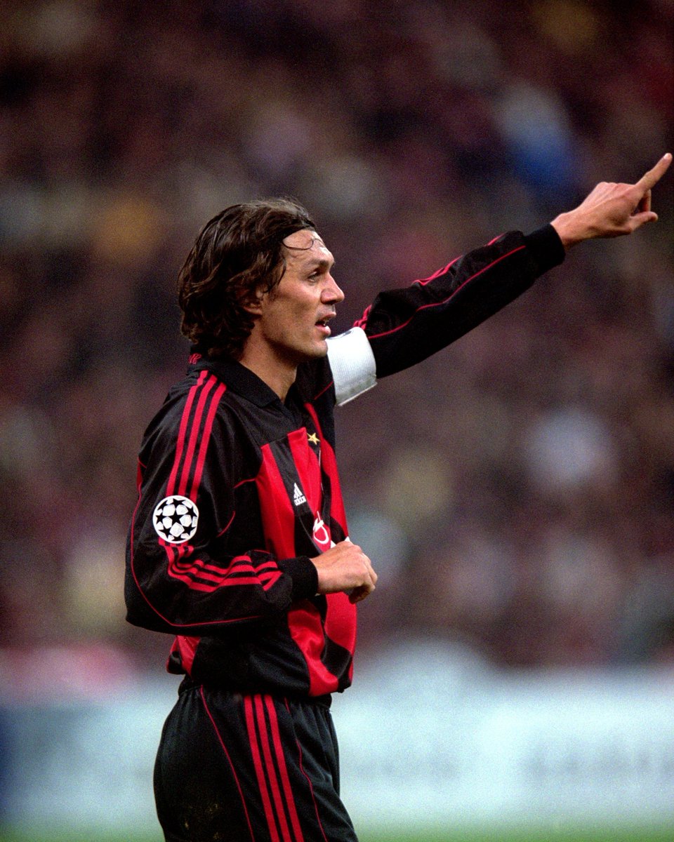 Maldini in a long sleeved shirt 😍

#UCL