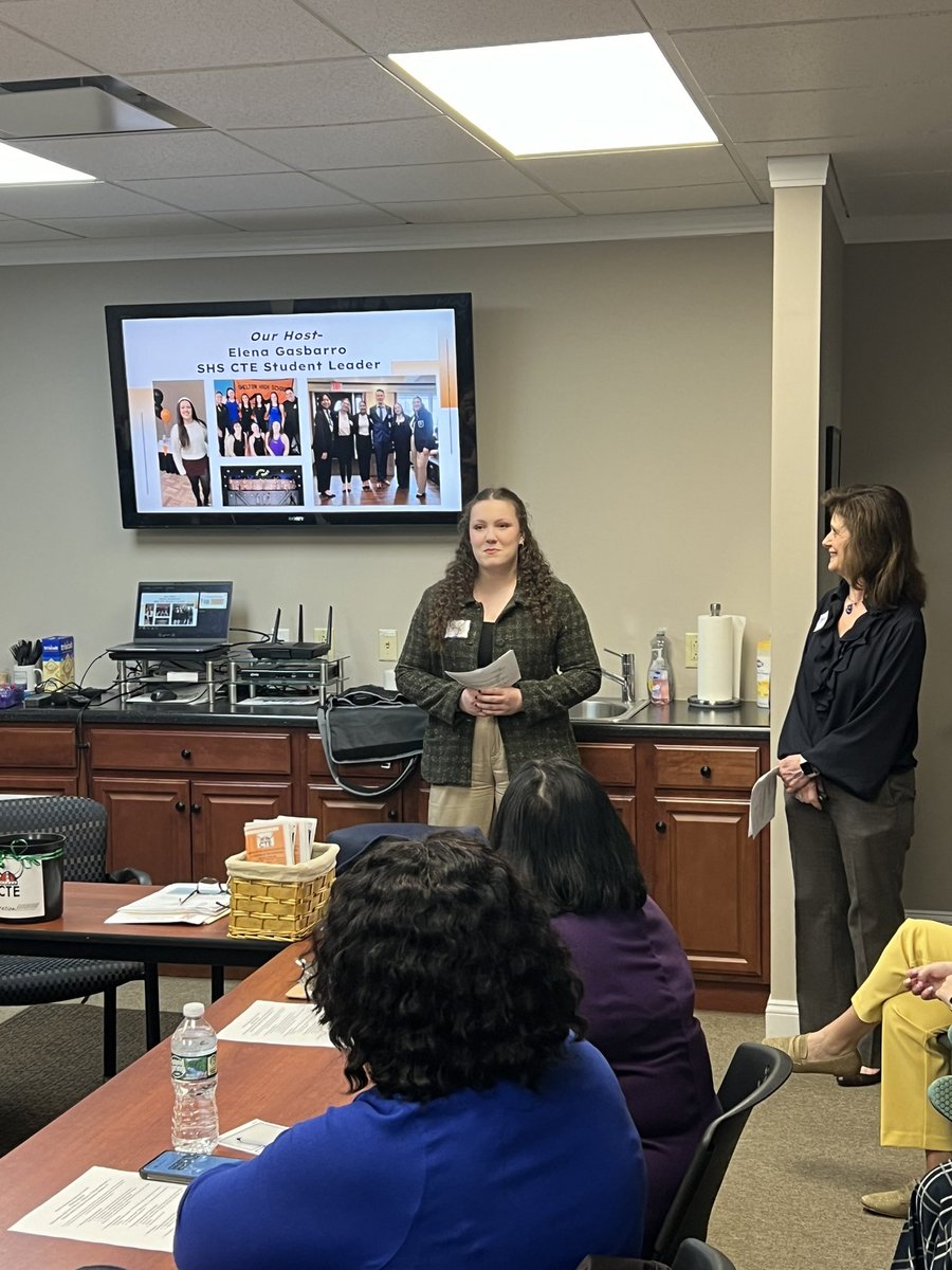 kriddleSHS's tweet photo. Great discussion this morning at the Business Advisory Council. Thank you Valley Chamber of Commerce for hosting. https://t.co/rVJloBFT2d