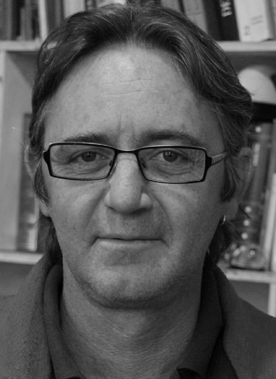 Tristísima noticia, ejemplo de autenticidad y risa perenne es lo que deja en la memoria. Descansa en paz #MauricioSamaniego, nuestro más sentido pésame!