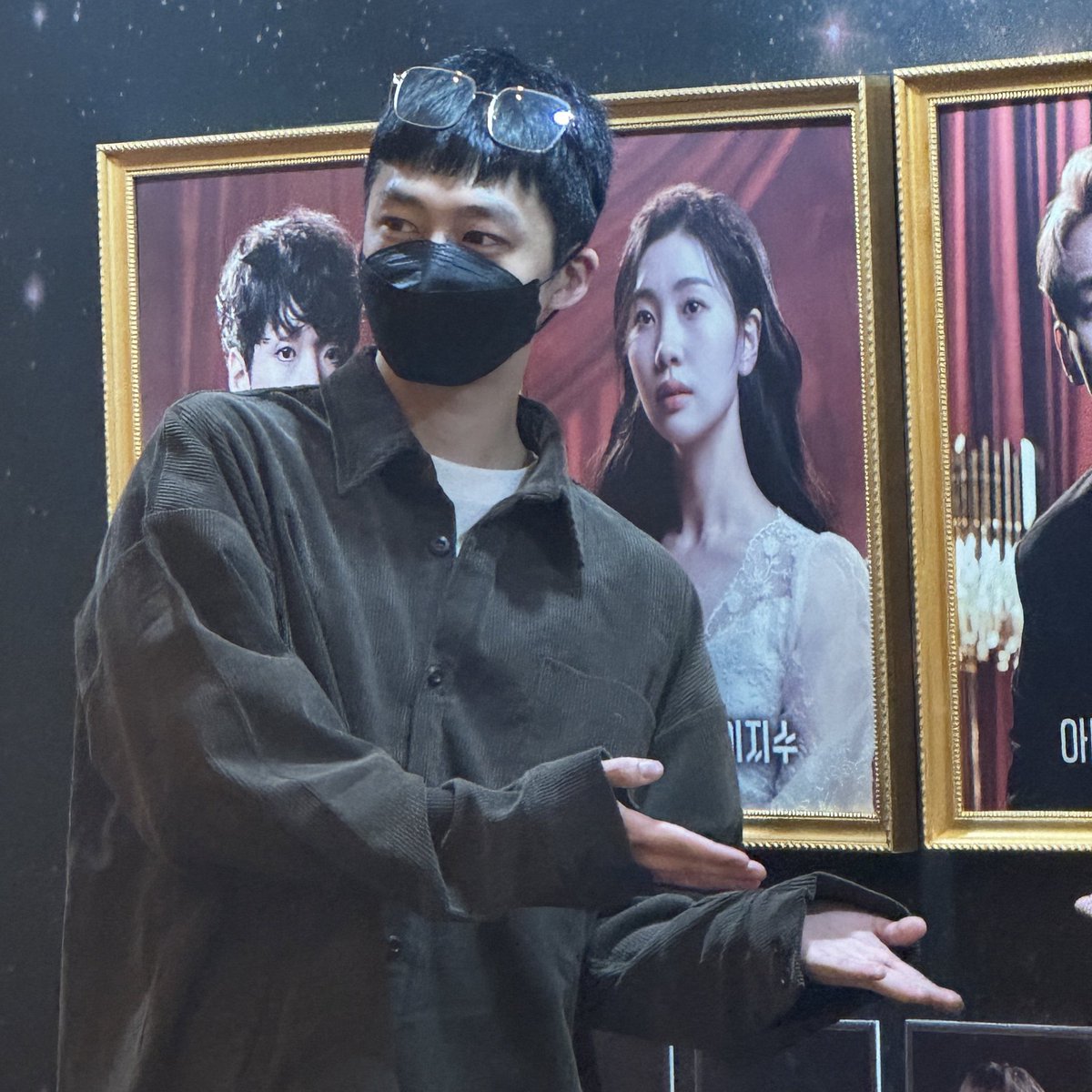 아 군인들 짧똥 머리에 멋부리는 거 언제 안웃지