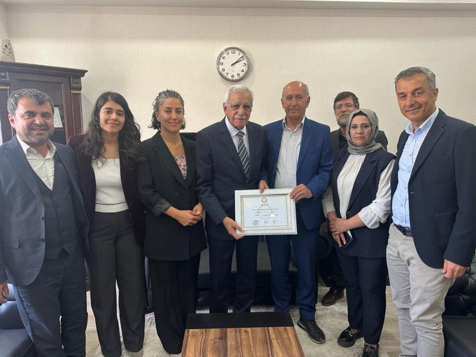 kut_ferhat's tweet photo. Sn Ahmet Türk ve devrim demir irademizdir.serkeftın✌🏼 https://t.co/WDnV6U07e4