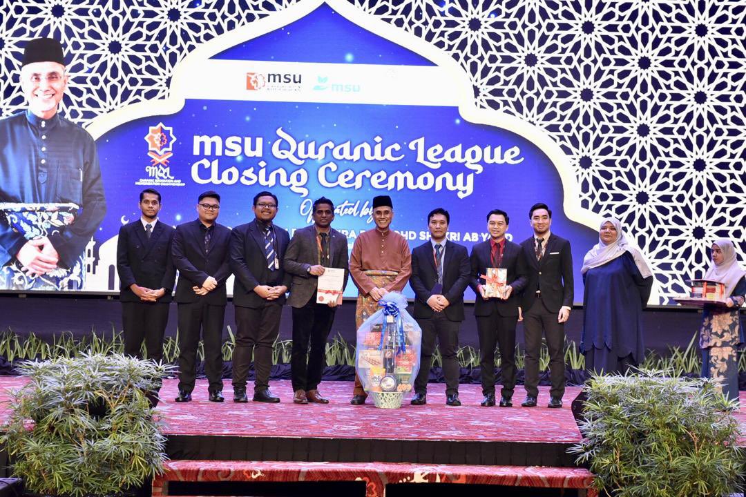 MohdShukriYajid's tweet photo. Officiated the closing ceremony of @MSUmalaysia Quranic League 2024 organised in conjunction with #MSUIhyaRamadan2024. The 4th edition league saw an impressive 1076 home and international participants, the largest number to date. Well done to the winners! #MQL2024 https://t.co/kwA5tLIvQj