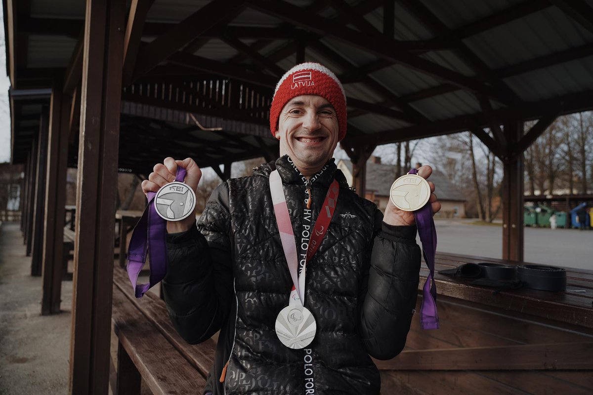 "Pirms starta nestresoju!" stāsta 2022. gada pasaules čempions paraiejādē Rihards Snikus. skalak.rsu.lv/vizuali-stasti…