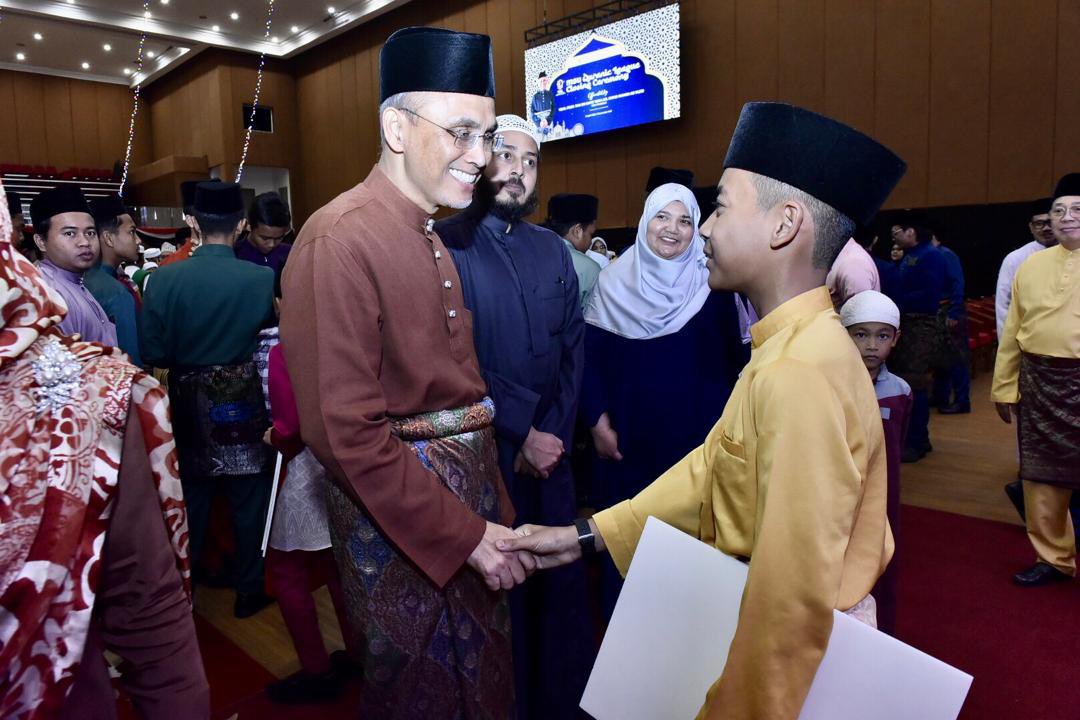 MohdShukriYajid's tweet photo. Moments with #MSUrians and participants at the closing ceremony of #MQL2024. It takes dedication for academic and spiritual commitments to collide towards being holistic in this life's journey. Stay focused for success. @MSUmalaysia #MSUIhyaRamadan2024 https://t.co/eLbCSRwZEo