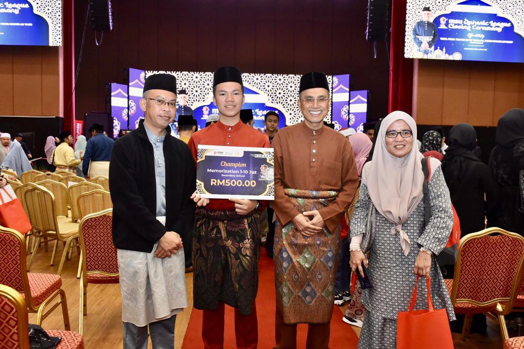 MohdShukriYajid's tweet photo. Moments with #MSUrians and participants at the closing ceremony of #MQL2024. It takes dedication for academic and spiritual commitments to collide towards being holistic in this life's journey. Stay focused for success. @MSUmalaysia #MSUIhyaRamadan2024 https://t.co/eLbCSRwZEo