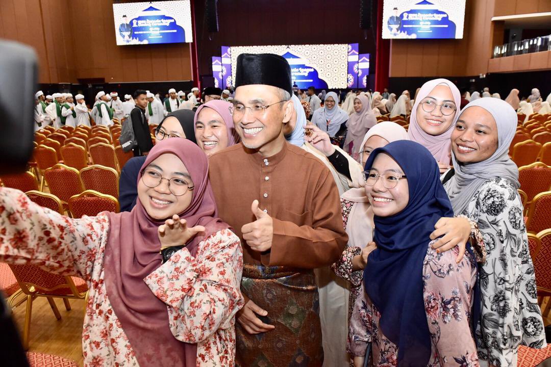 Moments with #MSUrians and participants at the closing ceremony of #MQL2024. It takes dedication for academic and spiritual commitments to collide towards being holistic in this life's journey. Stay focused for success. @MSUmalaysia #MSUIhyaRamadan2024