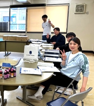 kenyukai_chuo's tweet image. #中央大学剣道部　5年ぶりに部誌「斌徳（ふとく）」完成。編集委員たちが発送作業に一日を費やしてくれたようです。昭和16年（1941年）から続く「斌徳」は、大先輩方から譲り受けた、剣道部の財産。制作に関わってくださったすべての方に感謝します。