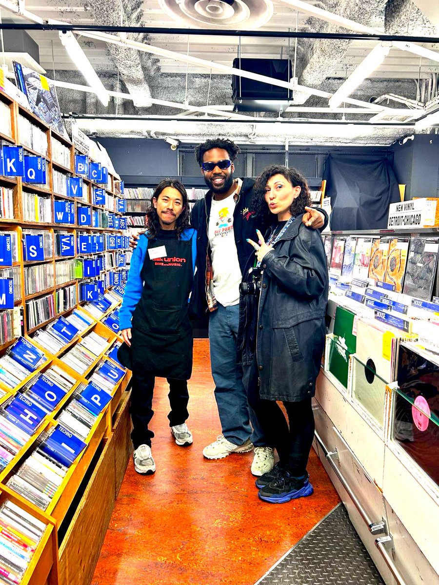 Had to make that quick stop in Tokyo to visit my folkes @diskunion_clubt ! They have been supporting and supplying my music to the Japanese market since day one! You can grab my new 2LP Transmissions in Japan here! diskunion.net/clubt/ct/detai… Arigato much love -KMFH