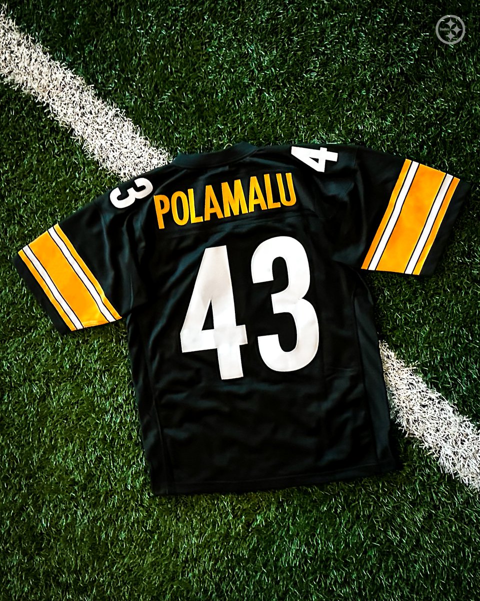 Seems like a good day for a giveaway 😏 RP for the chance to win this @tpolamalu jersey!