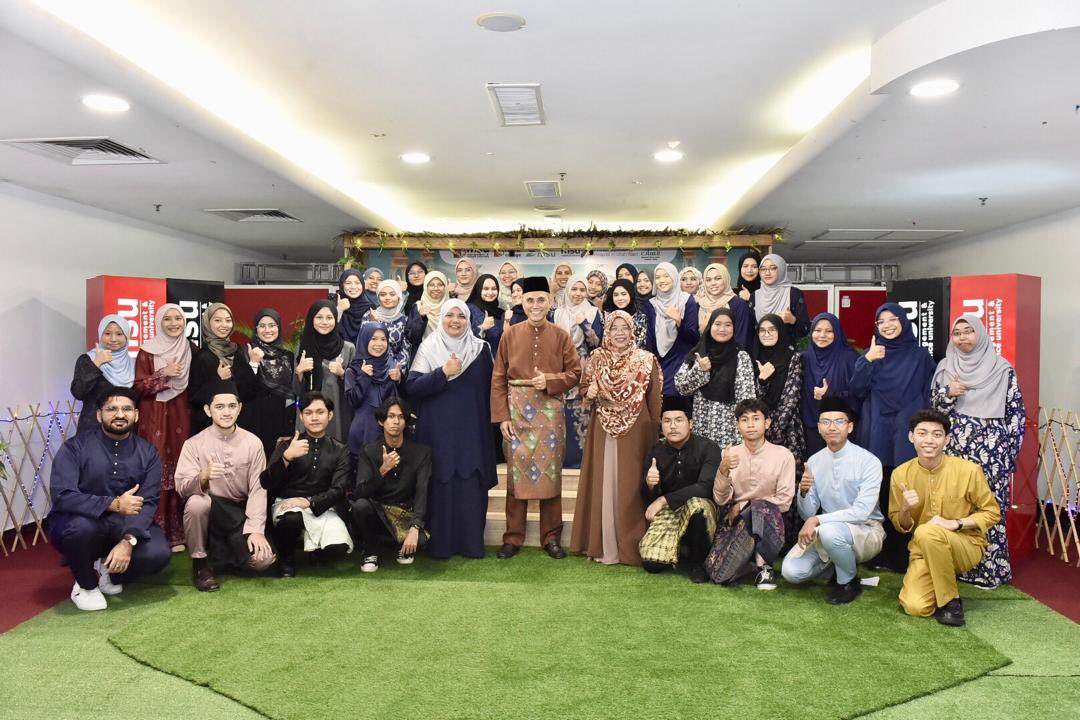 MohdShukriYajid's tweet photo. Well done to the organising team of @MSUMalaysiaa Quranic League 2024, from @MSUscd and Centre for Fundamental Studies. Build the love for the Quran, as we reflect our progress to be better individuals in this blessed #IhyaRamadan. #MSUIhyaRamadan2024 #MQL2024 https://t.co/RPZ4KSRm68