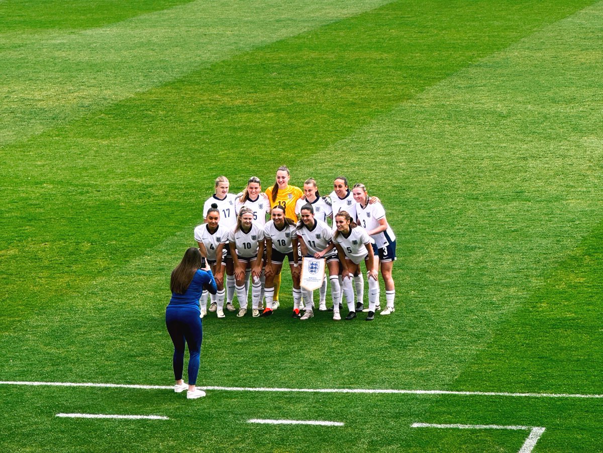 HT | England U19s 1-0 Switzerland U19s

⚽️ Pritchard

Just one goal in it, a brave header from Pritchard in the 38th minute.

Not quite hit full flow yet. Both sides nullifying the others’ threats pretty well. Cox with a superb save. 

#ENGSUI | #WU19Euro | #GOTBLive