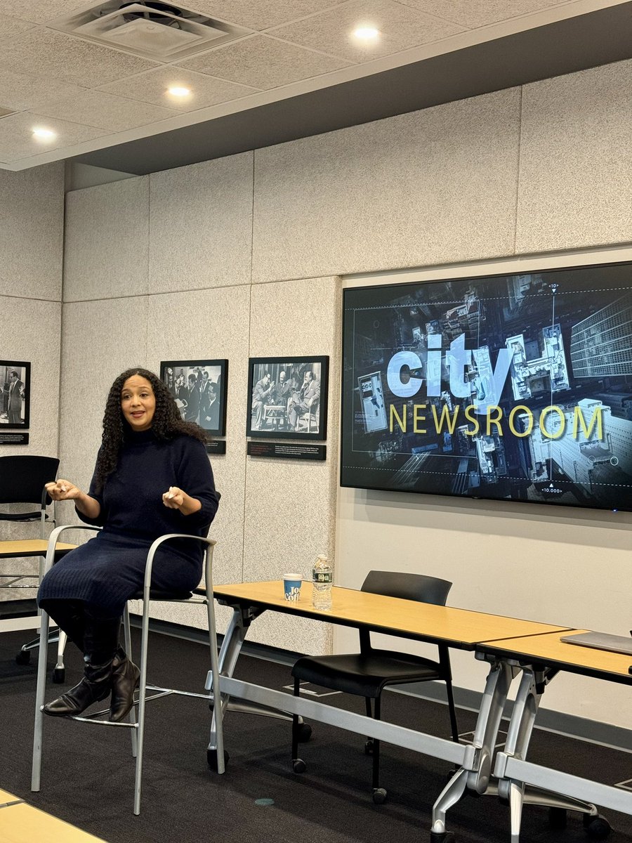 City Newsroom students keep interviewing newsmakers. Last week, they spoke to @vibarber2 about mental health in NYC and Rikers; today, they are talking climate change with @RayaSalter. Stories to come! @columbiajourn @Columbia