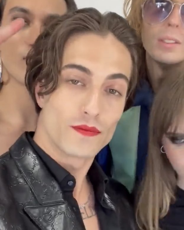 innomedelbuio's tweet photo. do you guys remember redlipstickiano? i miss her https://t.co/wYT3Wb5pZQ