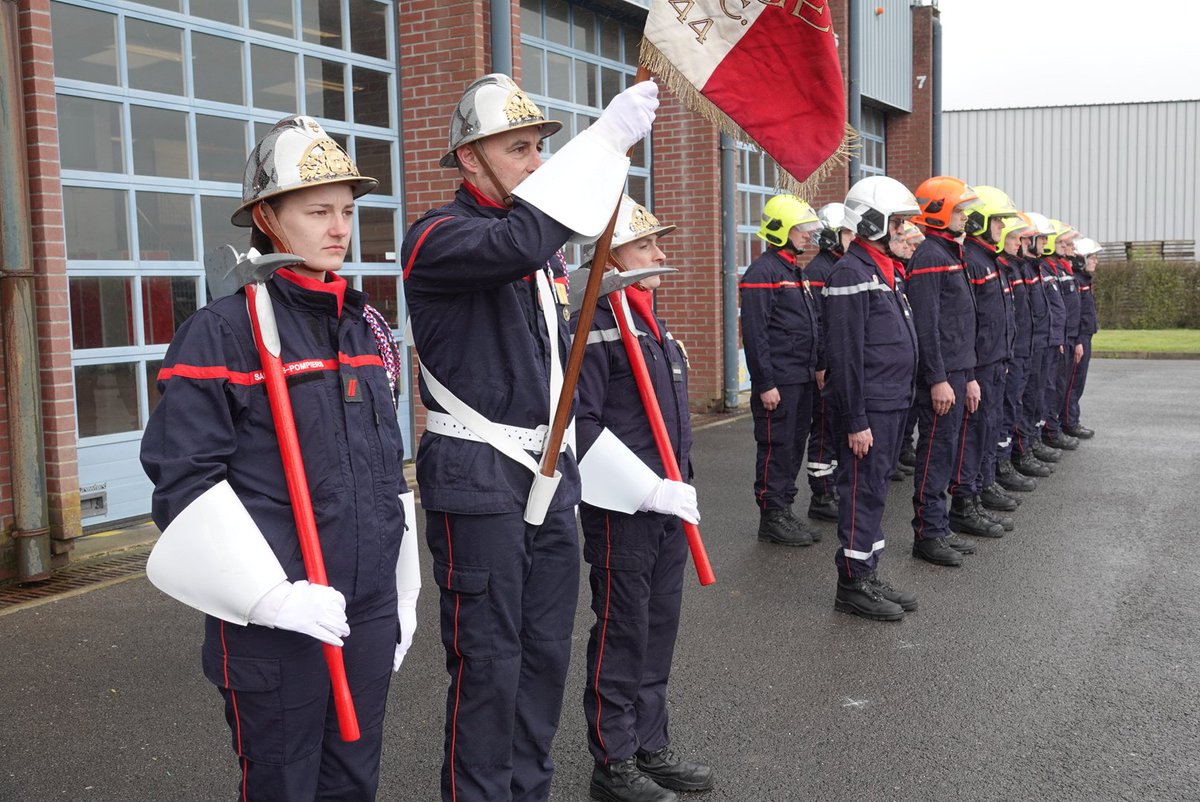 SDIS62's tweet photo. La nouvelle cheffe de centre du #CIS de #Fruges, la Lieutenante Laëtitia DEZITTER a officiellement été installée par le Col. @CourregesFlo, DDA du @SDIS62. Elle succède au Ltn Jérémy DOISY. Cette cérémonie s'est déroulée en présence des différents élus et autorités du secteur. https://t.co/hW6s7K9dRP