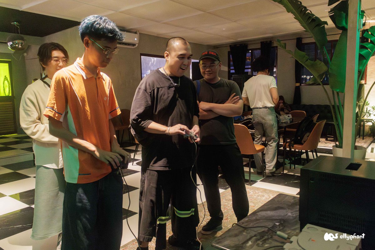 2 weeks ago, I took photos of an event with playable consoles while DJ sets were going on. 🎮👯‍♂️

DISC:COVER "8BIT and VGM" 🕹
March 20, 2024
Ugly Duck, Makati

in-frame: 
<a href="/lui_pimentel/">Javier Pimentel</a>  (Papa Jawnz)
<a href="/BEDSPACER_IRL/">BEDSPACER</a> 
<a href="/pikuninph/">Pikunin ★</a> 
<a href="/obese_dogma777/">🆃🅴🆁🅼🅸🅽🅰🅻 🅳🅾🅶🅼🅰</a>