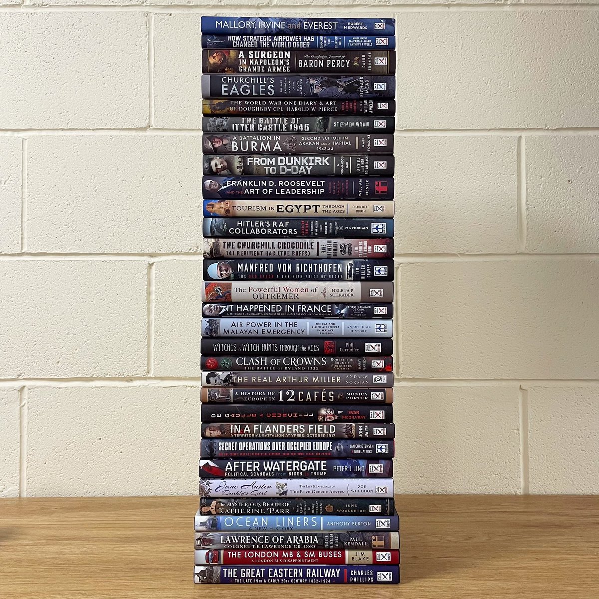 Now that’s what you call a book stack 😉📚 Take a look at the most recent arrivals to P&S HQ! Keep an eye on our website as these will be released very soon 👀