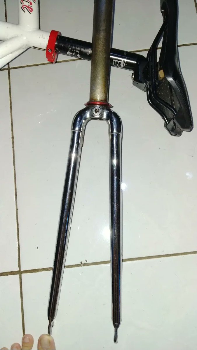 ChameleonFuji's tweet photo. #fnfjb WTS Fork Leader 803 st 19cm max clearence 700c x 28c no min no dent rekber oke 1000k https://t.co/3nNj8OCo5Y