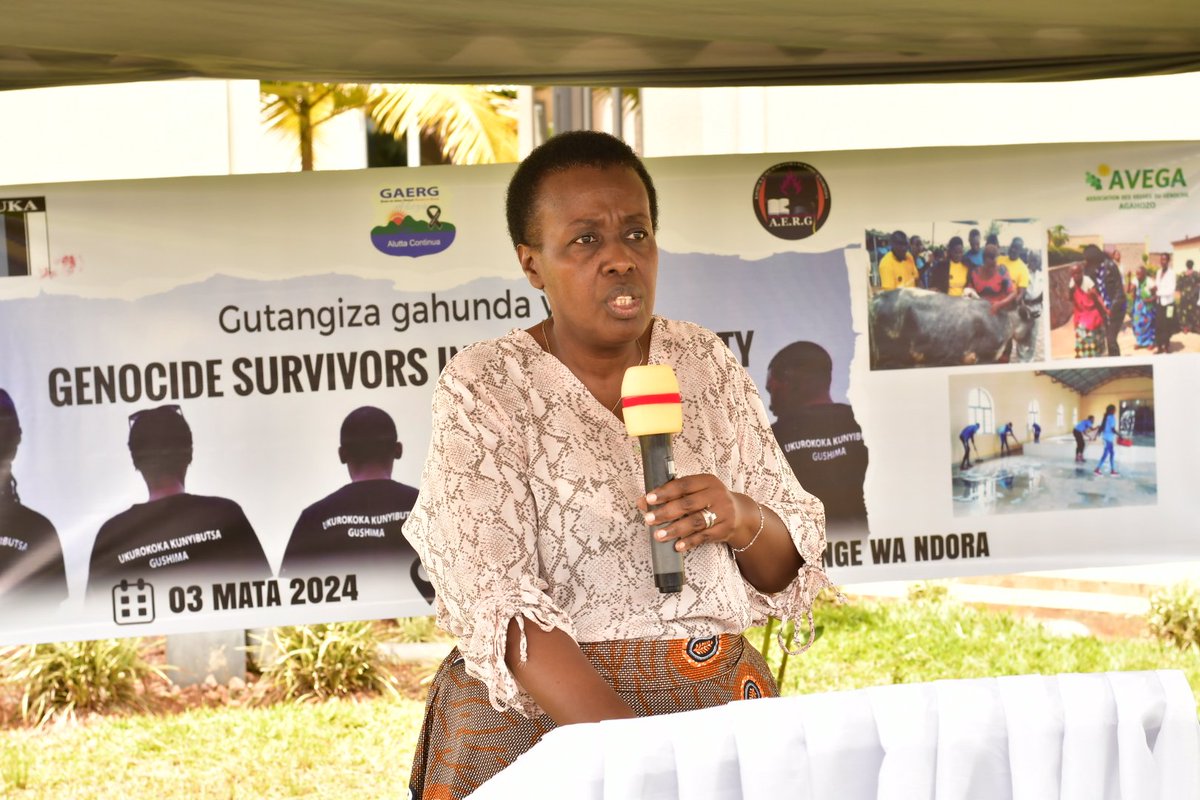 GisagaraDistr's tweet photo. Mu rwego rwo gutegura & kuba hafi abarokotse Jenoside yakorewe Abatutsi muri ibi bihe twitegura #Kwibuka30 #Jenoside yakorewe #Abatutsi, Imiryango #IBUKA, #AERG, #GAERG na #AVEGA yateguye gahunda yise "Genocide Survivors in Community".Ku rwego rw'Igihugu yatangirijwe ku Gisagara. https://t.co/QQvYvN5mXc