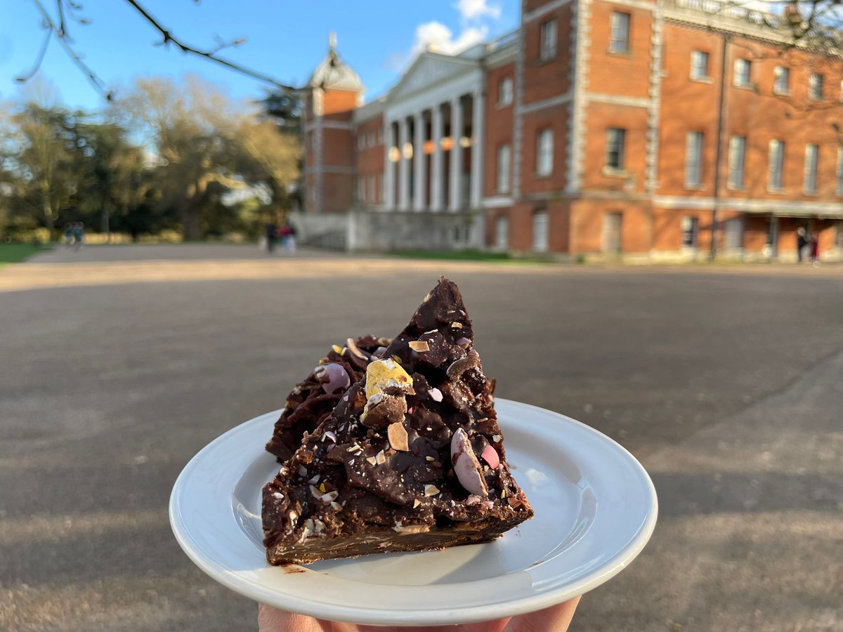 Hungry? We served up a plate of Osterley's heavenly Easter rocky road just for you!🤩 See what's on the menu in the Stables Café after exploring our gardens and parklands with a family Easter Egg Hunt!🪺 Visit bit.ly/OsterleyEvents for Easter event details!