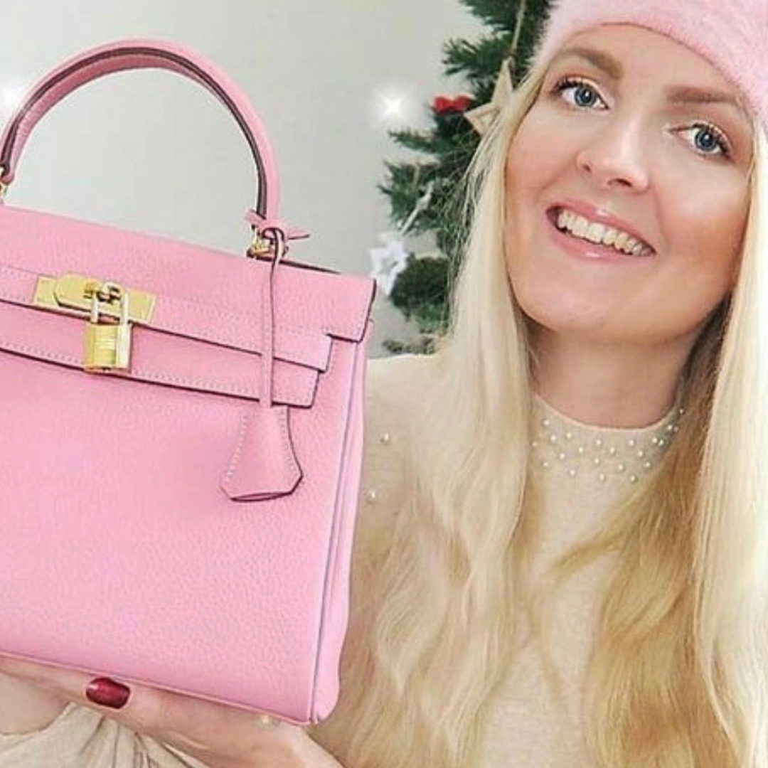 #springcolours#handbagcollection #luxuryhandbags #luxurylifestyle#discountcode #womensgifts #handbagdesigner #beautiful#giftideas #handbagcrave

Our Alice Handbag 👜💕