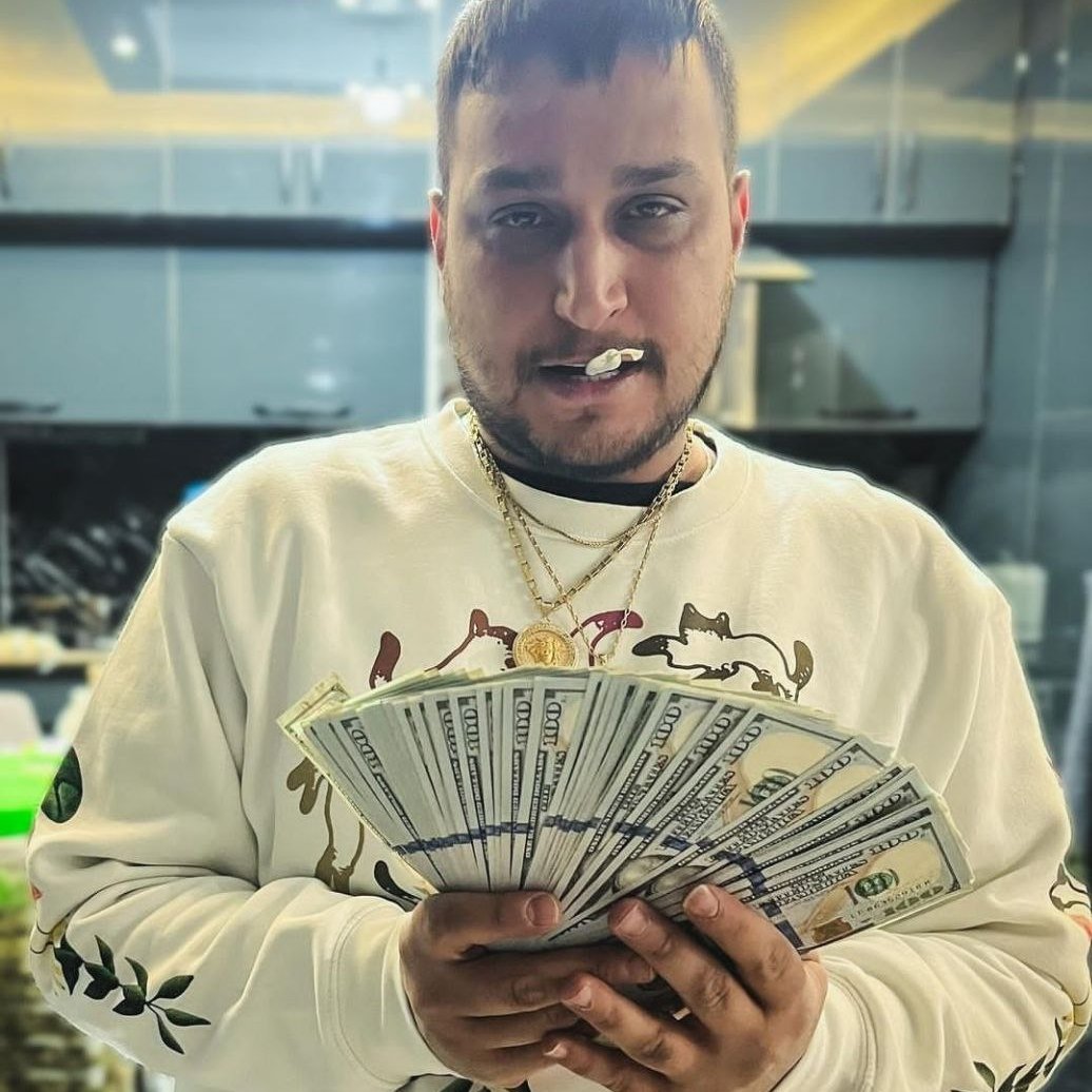 من متعجبم...
چطوری زباله‌هایی که ممزی و ادرویت در قالب فایل mp3 تولید میکنن رو، بعضیا میتونن گوش کنن!