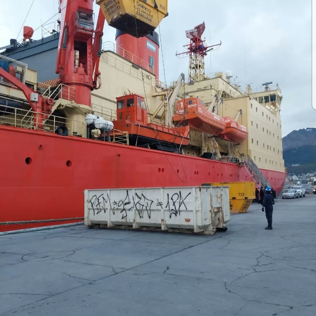 Comando Conjunto Antártico (@cocoantar) on Twitter photo El COCOANTAR realizando la carga para iniciar la tercera etapa con rumbo a Base San Martín. El COCOANTAR realizando la carga para iniciar la tercera etapa con rumbo a Base San Martín.