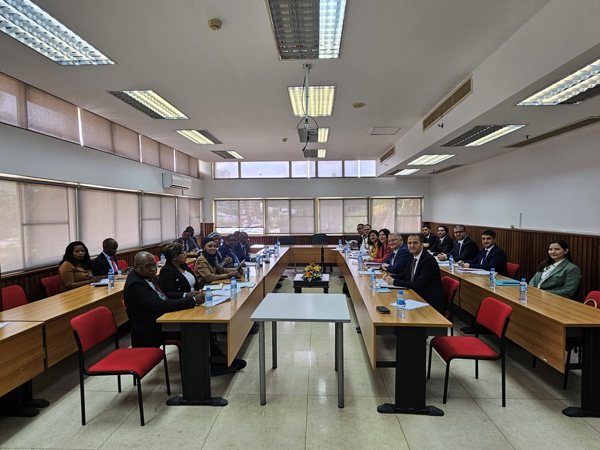 Türkiye in Mozambique (@tc_maputobe) on Twitter photo Türkiye – Mozambik siyasi istişareleri, <a href="/TC_Disisleri/">T.C. Dışişleri Bakanlığı</a> İkili Siyasi İşler Genel Müdürü Büyükelçi <a href="/UlgenElif/">Elif Çomoğlu Ülgen</a> ve Mozambik Dışişleri ve İşbirliği Bakanlığı Avrupa ve Amerikalar Genel Müdürü Büyükelçi César Gouveia eşbaşkanlığında 3 Nisan 2024’te Maputo’da gerçekleştirildi.
<a href="/AvniAksoy/">Avni Aksoy</a> Türkiye – Mozambik siyasi istişareleri, <a href="/TC_Disisleri/">T.C. Dışişleri Bakanlığı</a> İkili Siyasi İşler Genel Müdürü Büyükelçi <a href="/UlgenElif/">Elif Çomoğlu Ülgen</a> ve Mozambik Dışişleri ve İşbirliği Bakanlığı Avrupa ve Amerikalar Genel Müdürü Büyükelçi César Gouveia eşbaşkanlığında 3 Nisan 2024’te Maputo’da gerçekleştirildi.
<a href="/AvniAksoy/">Avni Aksoy</a>