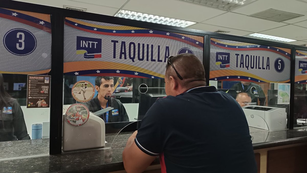 InttContigo's tweet photo. #3Abr | 🇻🇪 cumpliendo con el deber a la patria y a nuestra institución servidores públicos del #INTT Barinas brindamos respuestas inmediata a los  requerimientos de los usuarios y usuarias de manera eficaz. 

#7TDesarrolloNacional https://t.co/QU5Sk6liyo