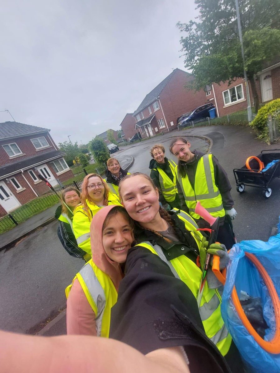 We are looking for volunteers to be part of a Litter Pick around a Grasmere and Greenwood . Wednesday 17th April, 1pm -2:30pm meeting outside Greenwood community Centre, we will also be filming on this day to showcase some of the work we do. @TorusFoundation @WazzaCommunity