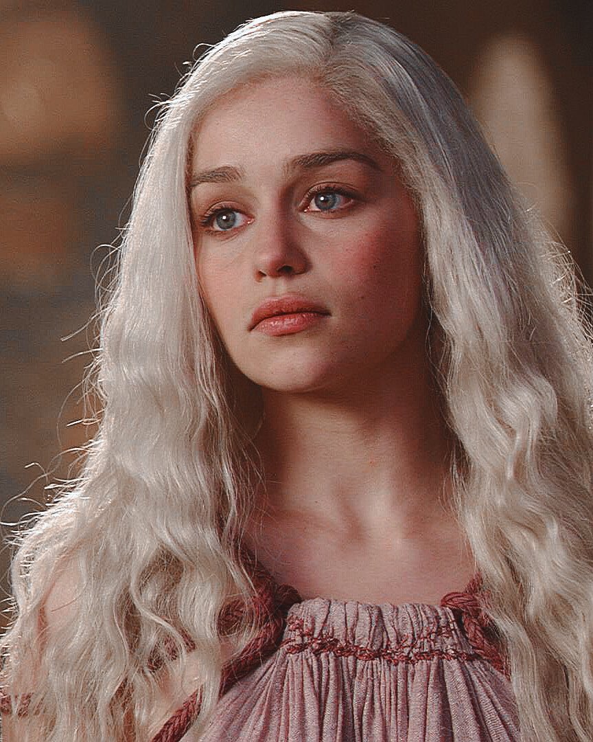 Targ_Nation's tweet photo. the second they were like "not all targaryens are dead" and then they cut to her with this face i knew it was over for me https://t.co/GI5x3gZDdh