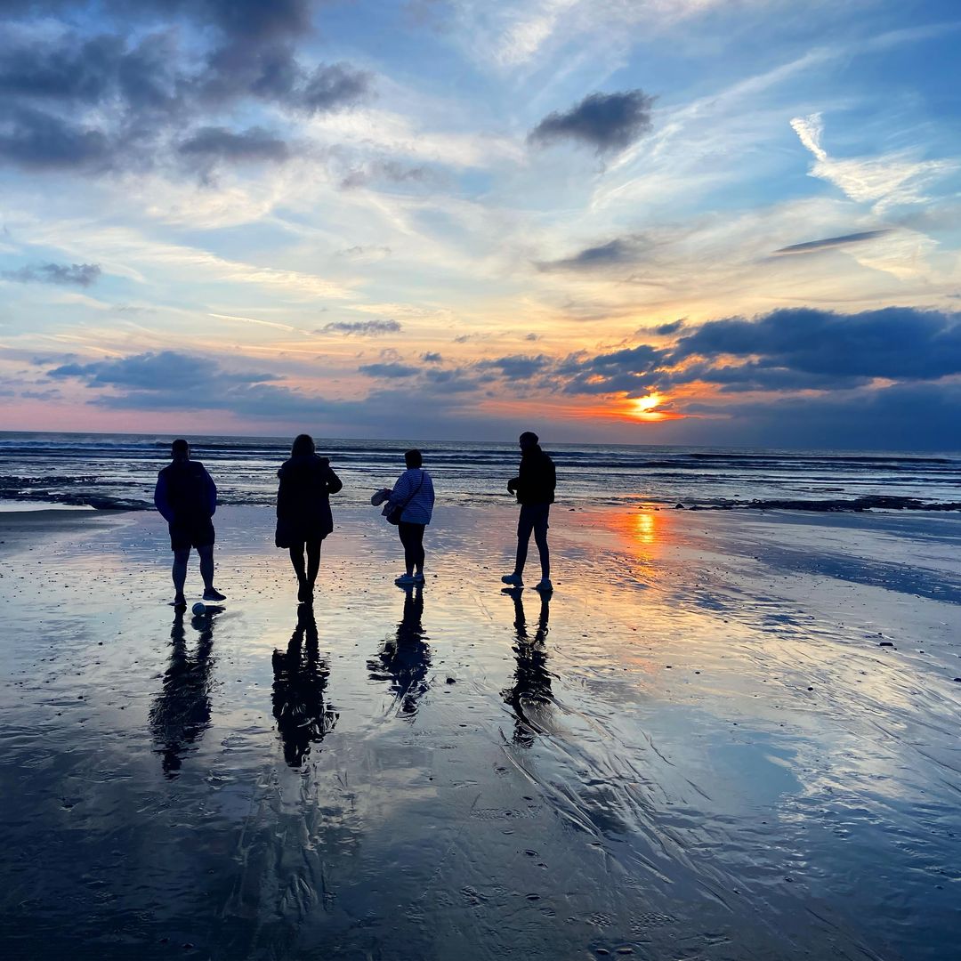 Beach walks with friends and family are the best 😍 📷 Bryndedwydd Holiday Home on IG #WalesCoastPath #LlwybrArfordirCymru #CroesoCymru #VisitWales #LoveWales #CaruCymru #Wales #Cymru #BeachWalk #BeachLife #CoastalWalk #CoastalWalks #DiscoverWales #WalesCollective