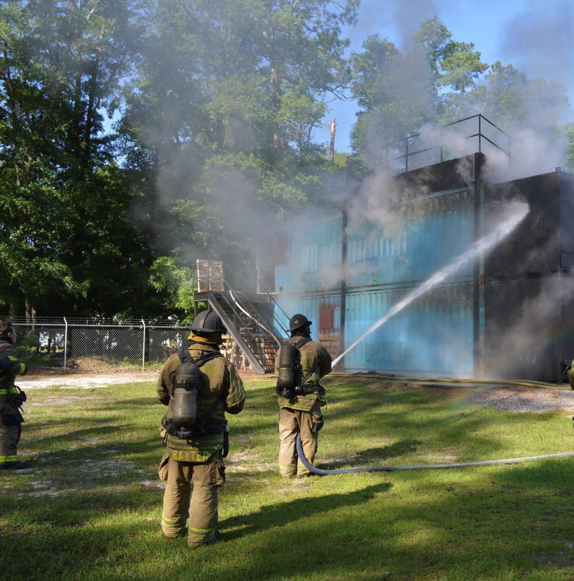 Aspiring to become a firefighter, law enforcement officer, EMT or paramedic? The Foundation wants to help you achieve your dreams! ⭐ Apply now for our scholarship program: learnmore.scholarsapply.org/firehousesubsf…