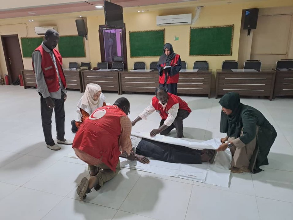 In Kassala, we have trained 40 @SRCS_SD volunteers and 37 staff of health services of Police and SAF on the management of the dead. The trainings aim to build their capacity to handle human remains with respect and dignity and to maximize future identification of dead bodies.