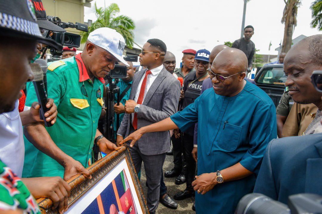 Today, I received a solidarity visit from the leadership and members of the Nigeria Union of Local Government Employees (NULGE). They had come to show gratitude for the positive policies we are implementing to ensure their welfare. Committed to making their conditions better,