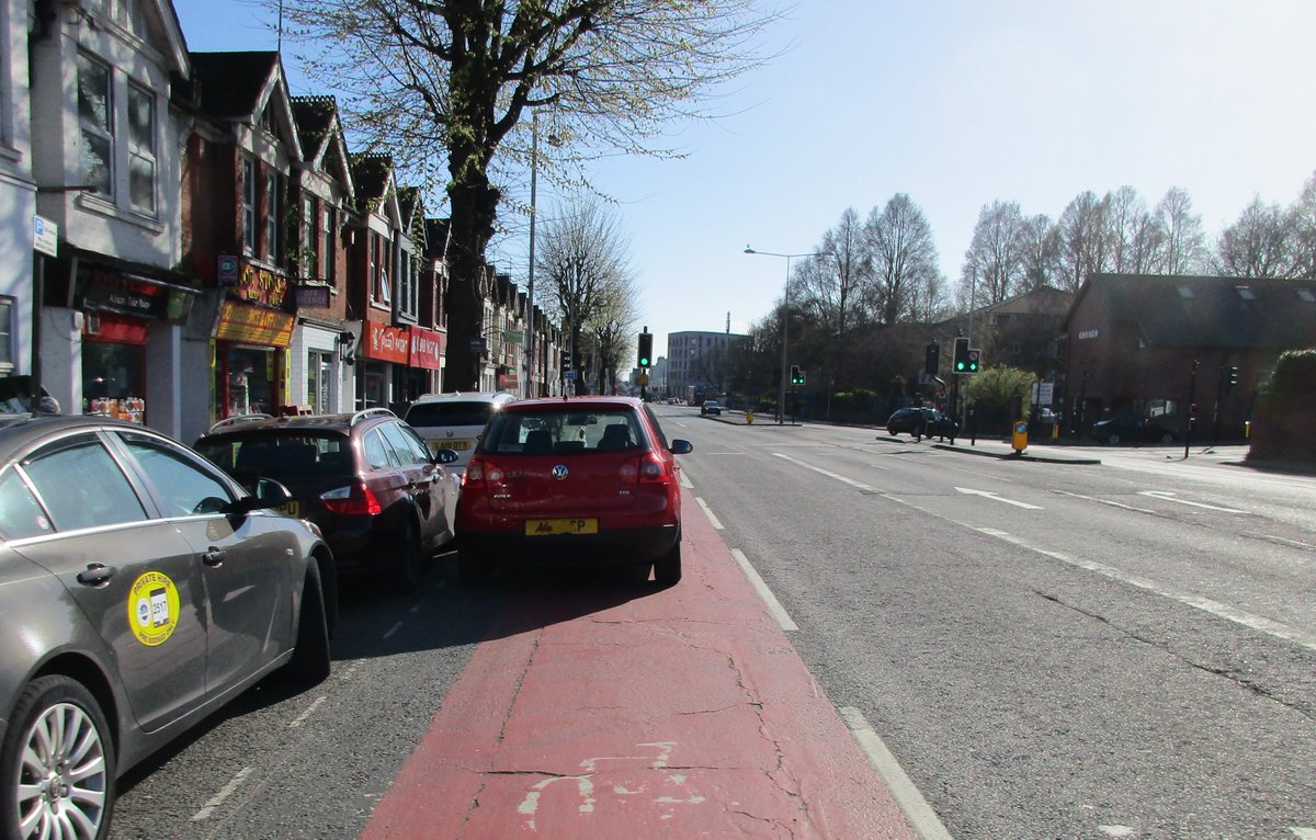 Repeat problem at Coombe Terrace, Lewes Rd #Brighton Drivers double parking & obstructing other road users. Same car twice in 3 days! A problem for over 25 years! Thousands of reports must have gone to @BrightonHoveCC @BrightonHoveTCC! How about some more #RedRoutes? @TrevMu10