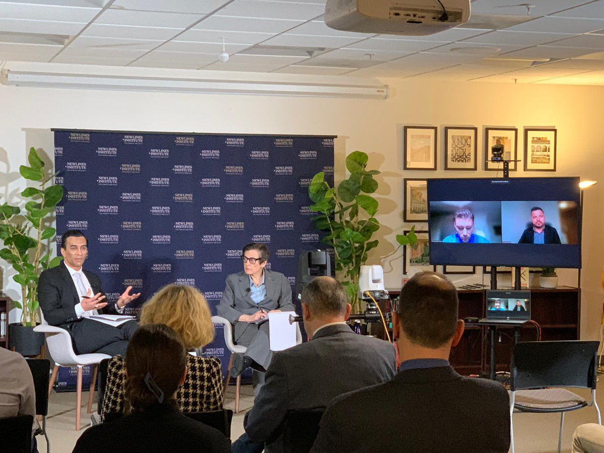 Event | Western #Balkans 2024: Security Posture and Geopolitical Challenges.

 @AzeemIbrahim and @tanyadomi kick it off discussing the need for a #NATO reenforced presence in #Bosnia 🇧🇦 

Join the livestream: newlinesinstitute-org.zoom.us/j/82962615925