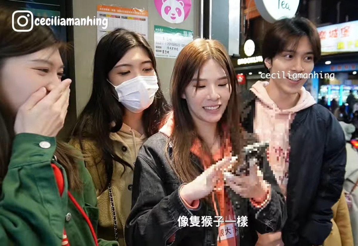 vetricour's tweet photo. The wong family visuals are so 😭🫶🫶 these siblings are just too gorgeous, are all so pretty wow🩷 

hendery is totally surrounded by pretty jie(s) hahaha. https://t.co/DPDE5Ne1sT
