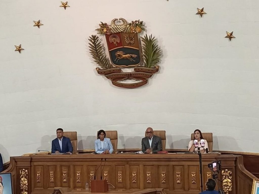 mippci_ven's tweet photo. #NotiMippCI 📰🗞| Vicepresidenta Ejecutiva presenta proyecto de Ley contra el Fascismo y Neofascismo. Lea más. ⏩https://t.co/dRthah79wj
#7TDesarrolloNacional https://t.co/OZadwAovB0