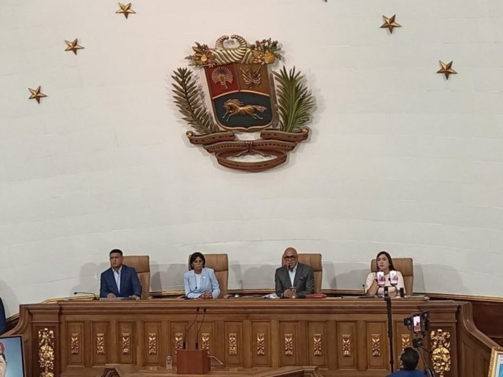 #NotiMippCI 📰🗞| Vicepresidenta Ejecutiva presenta proyecto de Ley contra el Fascismo y Neofascismo. Lea más. ⏩mippci.gob.ve/index.php/2024… #7TDesarrolloNacional