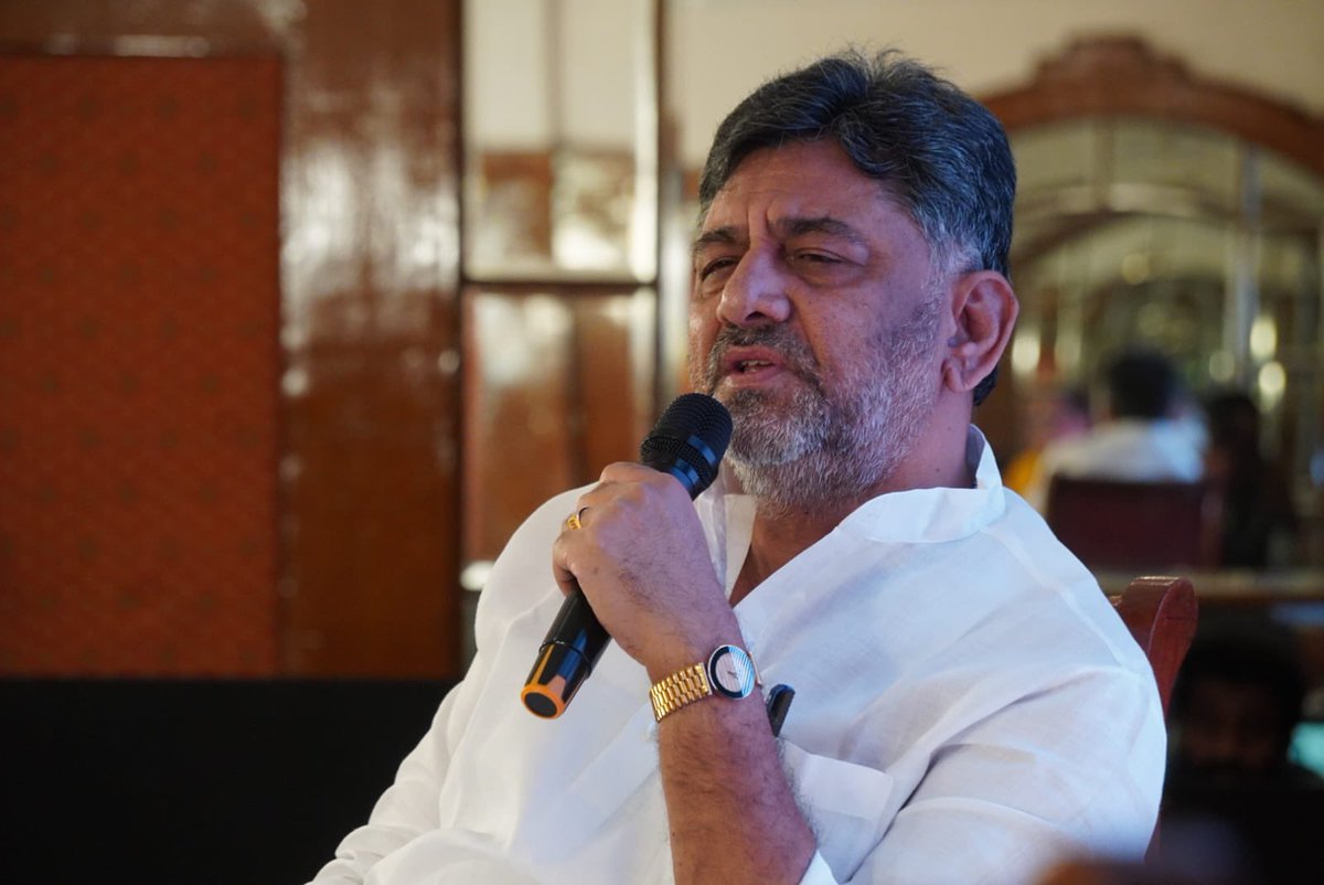 XpressBengaluru's tweet photo. #ExpressDialoguesMiniConclave
The #BJP works like a washing machine, they wash peopleโs mind. Their primary focus seems to be ensuring that politicians from opposing parties are behind the bars as elections draw near, says @DKShivakumar https://t.co/q2h7ZwwB5F