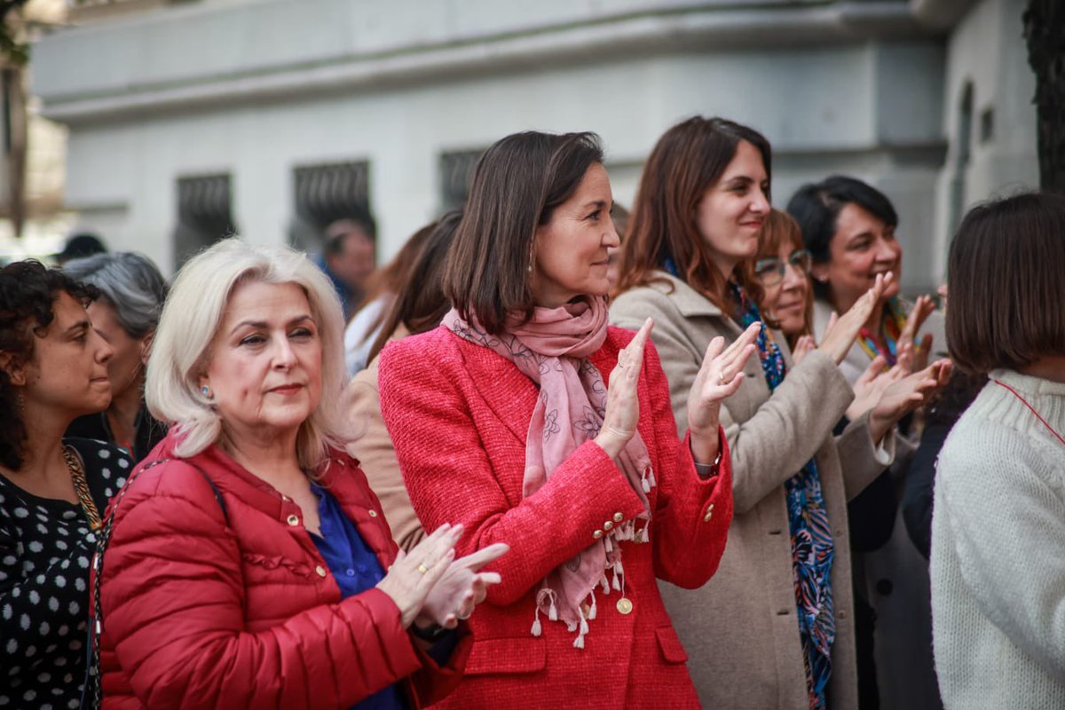 analimaf's tweet photo. En Cibeles apoyando la concentración de Intervención Social @CCOOMadrid 
#ServicioSociales públicos y de calidad 
Convenio intervención social digno 
El sistema de contratación de prestación de servicios= 
👉puestos de trabajo precarios 
👉baja calidad de los servicios sociales https://t.co/8y1dN3eNGK