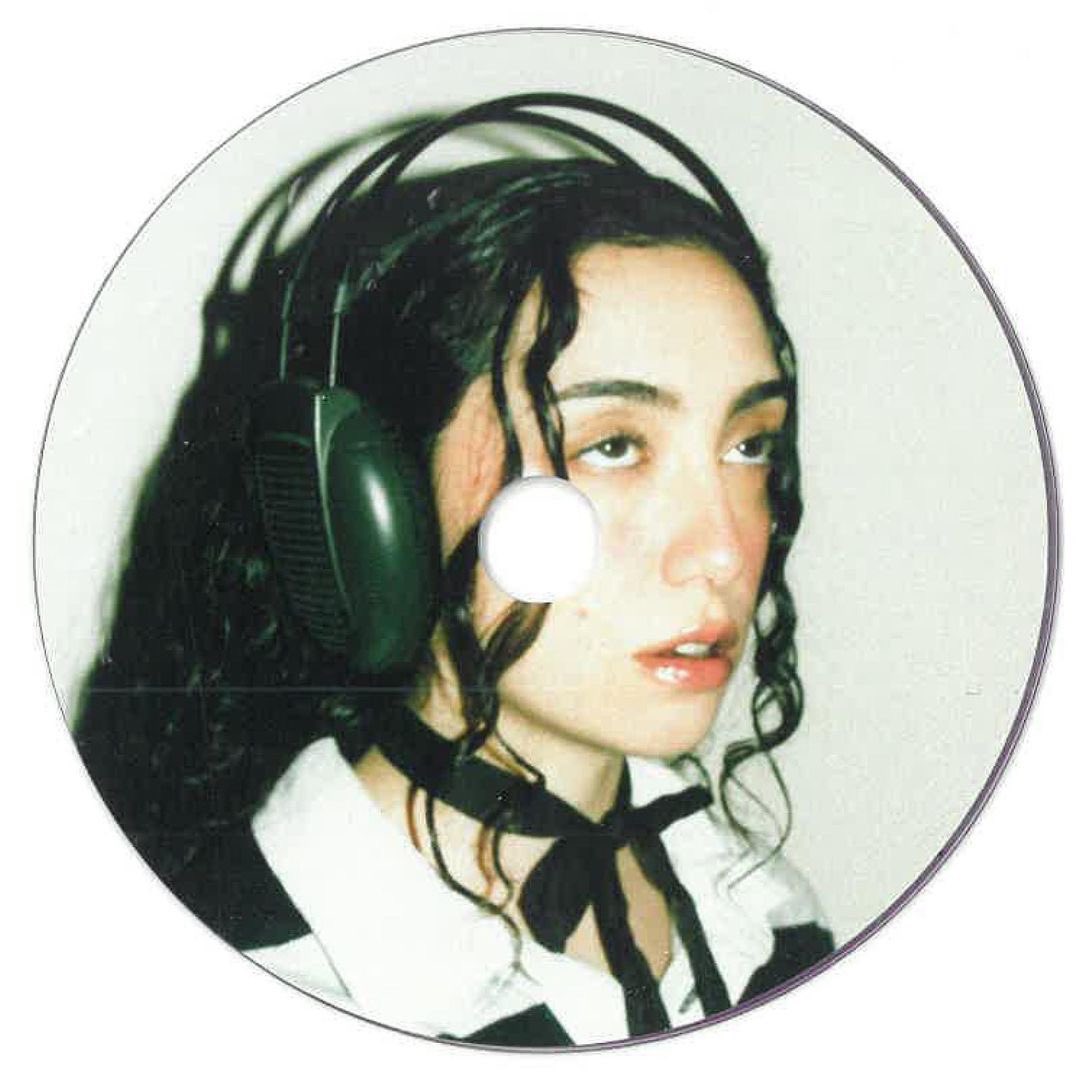 sissiarchive's tweet photo. l’attesissimo ritorno di @sissicious con MEZZO AMORE fuori il 05/04 💔 https://t.co/Mr066ZDe3Q